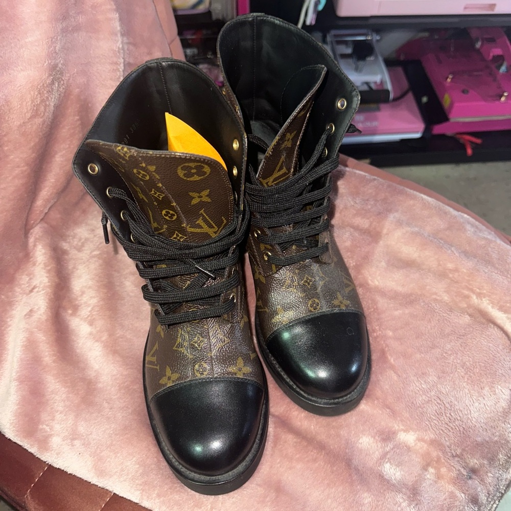 Louis Vuitton wonderland flat ranger boot casual luxury leather